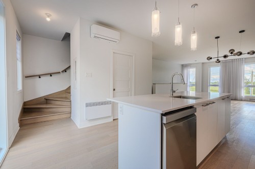 Cuisine - 204-9265 Boul. De La Grande-Allée, Mirabel, QC - Indoor Photo Showing Kitchen With Upgraded Kitchen