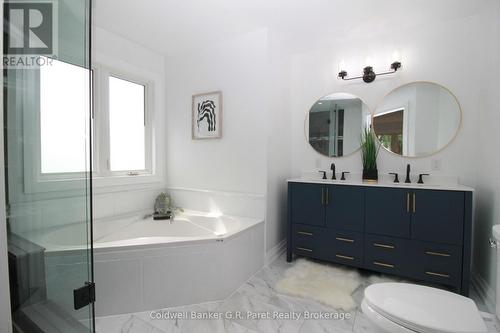 138A Victoria Street, Norfolk (Simcoe), ON - Indoor Photo Showing Bathroom