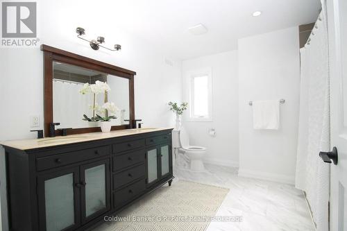 138A Victoria Street, Norfolk (Simcoe), ON - Indoor Photo Showing Bathroom