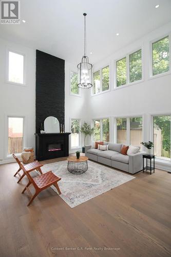 138A Victoria Street, Norfolk (Simcoe), ON - Indoor Photo Showing Living Room