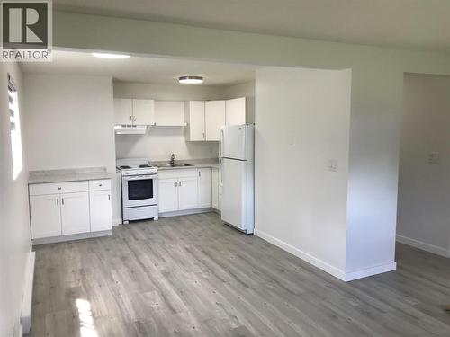 217 8Th Street S, Cranbrook, BC - Indoor Photo Showing Kitchen With Double Sink