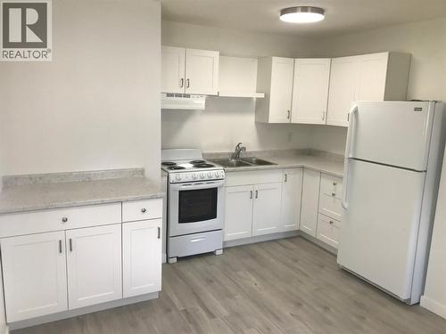 217 8Th Street S, Cranbrook, BC - Indoor Photo Showing Kitchen With Double Sink