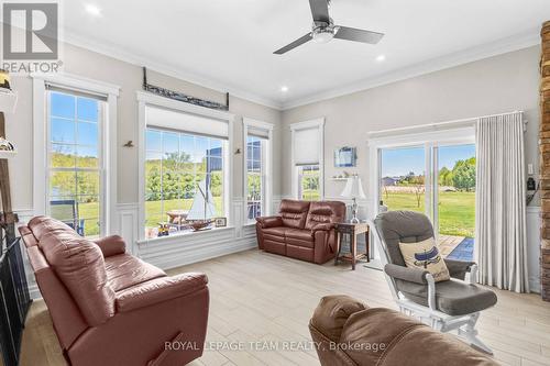43 Green Gate Lane, North Algona Wilberforce, ON - Indoor Photo Showing Living Room
