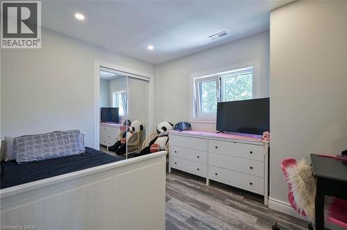15 Manchester Street, Cambridge, ON - Indoor Photo Showing Bedroom