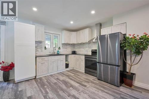 15 Manchester Street, Cambridge, ON - Indoor Photo Showing Kitchen With Upgraded Kitchen
