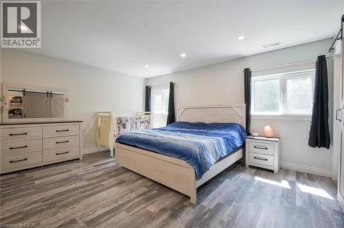 15 Manchester Street, Cambridge, ON - Indoor Photo Showing Bedroom