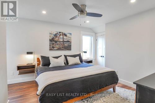 1021 Marina Road, Lake Of Bays, ON - Indoor Photo Showing Bedroom