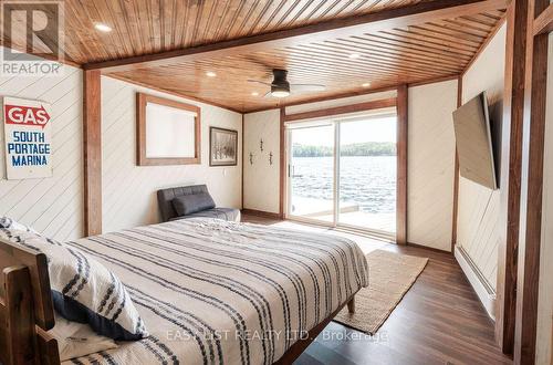 1021 Marina Road, Lake Of Bays, ON - Indoor Photo Showing Bedroom