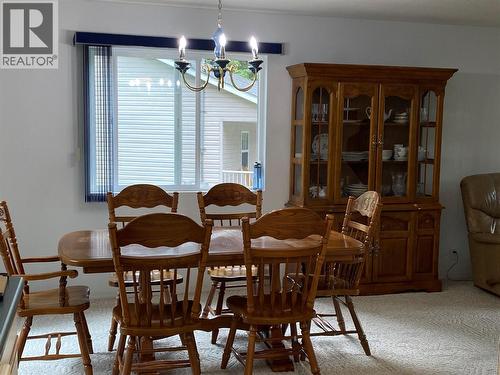 945 Pine Crescent, Genelle, BC - Indoor Photo Showing Dining Room