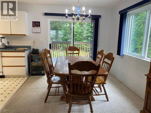 945 Pine Crescent, Genelle, BC - Indoor Photo Showing Dining Room