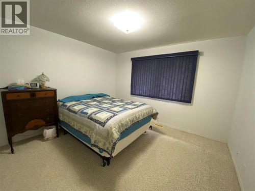945 Pine Crescent, Genelle, BC - Indoor Photo Showing Bedroom