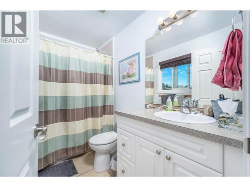 6485 Cardinal Road, Vernon, BC - Indoor Photo Showing Bathroom