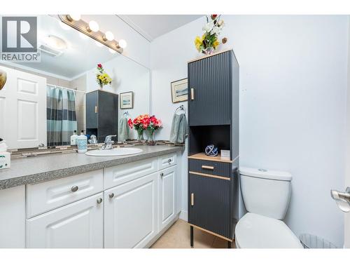 6485 Cardinal Road, Vernon, BC - Indoor Photo Showing Bathroom