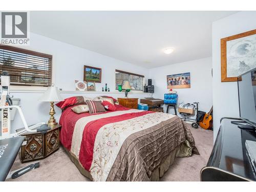 6485 Cardinal Road, Vernon, BC - Indoor Photo Showing Bedroom