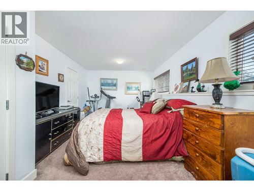 6485 Cardinal Road, Vernon, BC - Indoor Photo Showing Bedroom