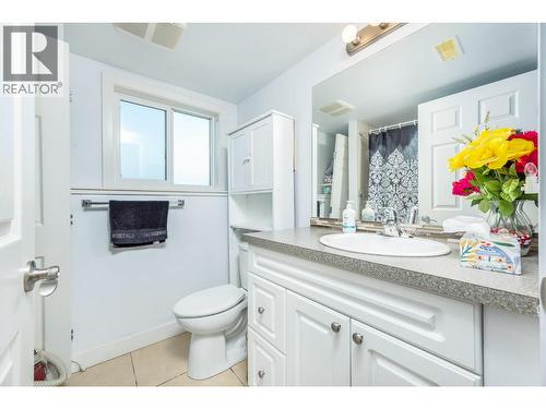 6485 Cardinal Road, Vernon, BC - Indoor Photo Showing Bathroom