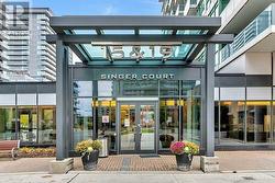 516 - 19 SINGER COURT Toronto, ON M2K 0B2
