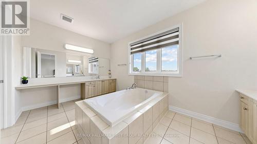 40 Hackett Street, East Gwillimbury, ON - Indoor Photo Showing Bathroom