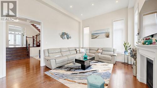 40 Hackett Street, East Gwillimbury, ON - Indoor Photo Showing Living Room With Fireplace