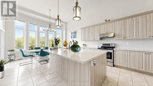 40 Hackett Street, East Gwillimbury, ON - Indoor Photo Showing Kitchen