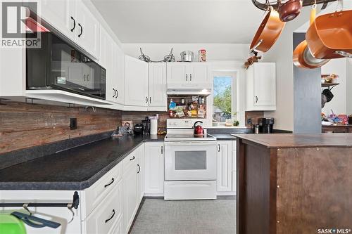 200 1St Street, Dundurn, SK - Indoor Photo Showing Kitchen