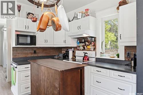 200 1St Street, Dundurn, SK - Indoor Photo Showing Kitchen