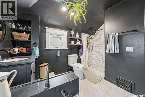 200 1St Street, Dundurn, SK - Indoor Photo Showing Bathroom