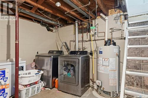 200 1St Street, Dundurn, SK - Indoor Photo Showing Laundry Room