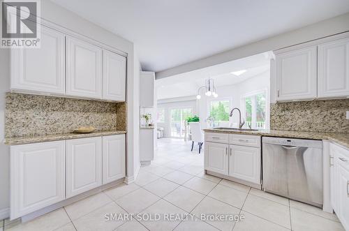 41 Carnforth Drive, Markham, ON - Indoor Photo Showing Kitchen With Upgraded Kitchen