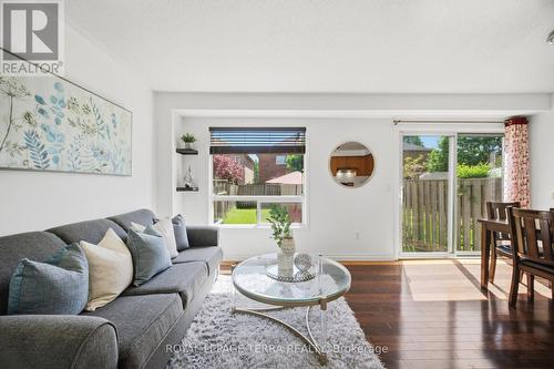 6262 Miriam Way, Mississauga, ON - Indoor Photo Showing Living Room