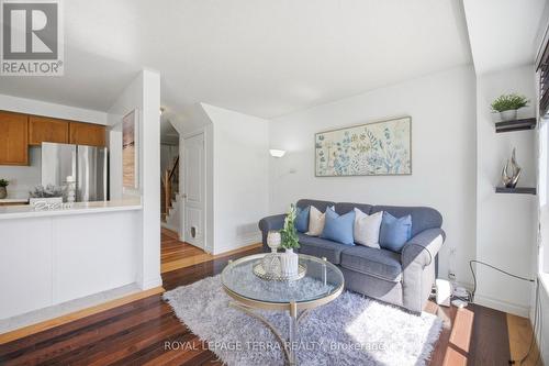 6262 Miriam Way, Mississauga, ON - Indoor Photo Showing Living Room