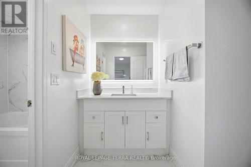 6262 Miriam Way, Mississauga, ON - Indoor Photo Showing Bathroom