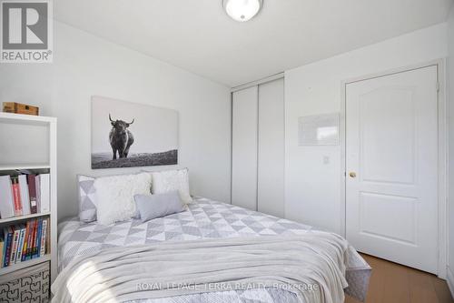 6262 Miriam Way, Mississauga, ON - Indoor Photo Showing Bedroom
