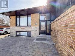 LOWER - 111 COMBE AVENUE Toronto, ON M3H 4J8