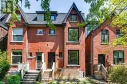 195 ALBANY AVENUE Toronto, ON M5R 3C7