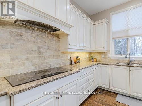 105 Black Maple Private, Ottawa, ON - Indoor Photo Showing Kitchen