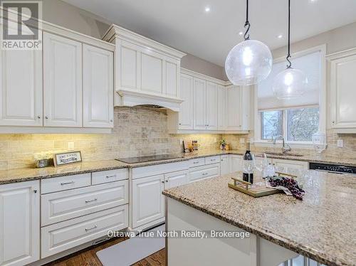 105 Black Maple Private, Ottawa, ON - Indoor Photo Showing Kitchen With Upgraded Kitchen