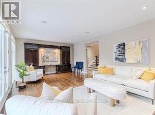105 Black Maple Private, Ottawa, ON - Indoor Photo Showing Living Room