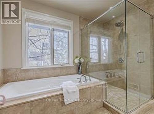 105 Black Maple Private, Ottawa, ON - Indoor Photo Showing Bathroom