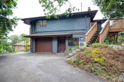 1007 Laburnum Rd Saanich, BC V8Z 2M9
