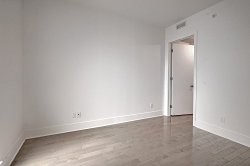 Bedroom - 604-901 Rue De La Commune E., Montréal (Ville-Marie), QC - Indoor Photo Showing Other Room