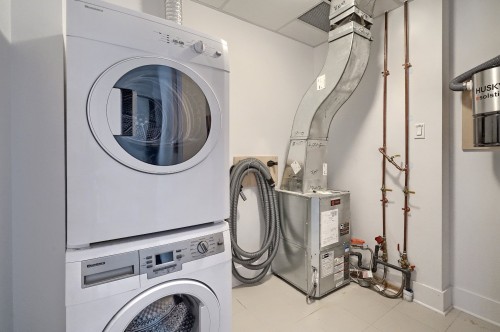 Laundry - 604-901 Rue De La Commune E., Montréal (Ville-Marie), QC - Indoor Photo Showing Laundry Room