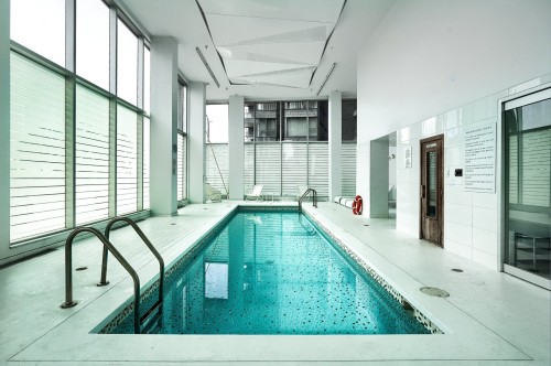 Pool - 604-901 Rue De La Commune E., Montréal (Ville-Marie), QC - Indoor Photo Showing Other Room With In Ground Pool