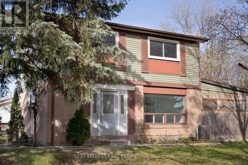 9 HERKLEY DRIVE  Brampton, ON L6V 2E7