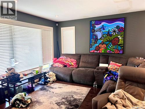 110 Childers Crescent, Saskatoon, SK - Indoor Photo Showing Living Room
