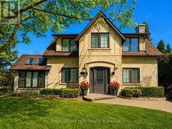139 PLEASANT PARK ROAD  Ottawa, ON K1H 5M4