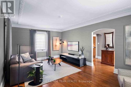 139 Pleasant Park Road, Ottawa, ON - Indoor Photo Showing Living Room