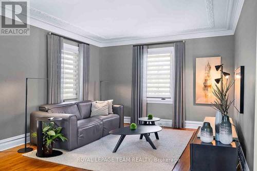 139 Pleasant Park Road, Ottawa, ON - Indoor Photo Showing Living Room