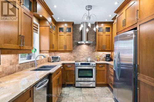 139 Pleasant Park Road, Ottawa, ON - Indoor Photo Showing Kitchen With Stainless Steel Kitchen With Double Sink With Upgraded Kitchen