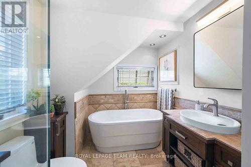 139 Pleasant Park Road, Ottawa, ON - Indoor Photo Showing Bathroom